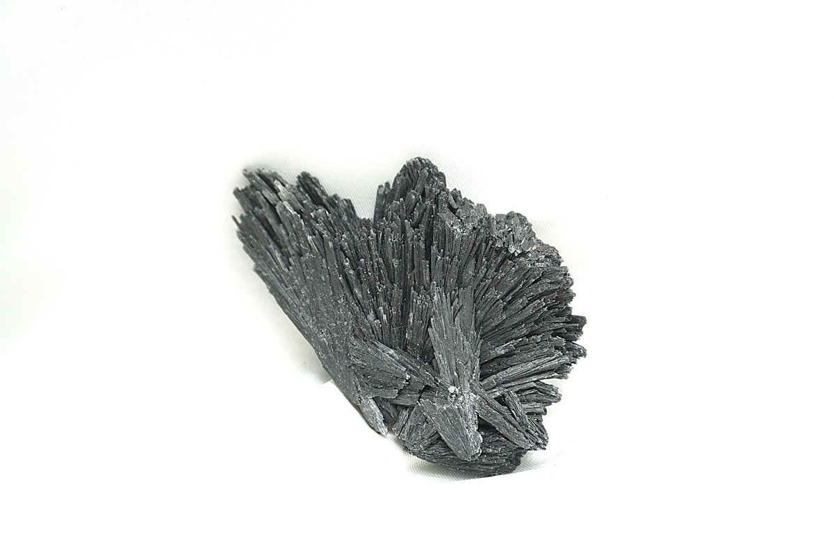CYANITE NOIRE BRUTE (57 grammes)