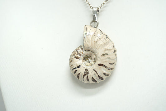 PENDENTIF AMMONITE BLANCHE