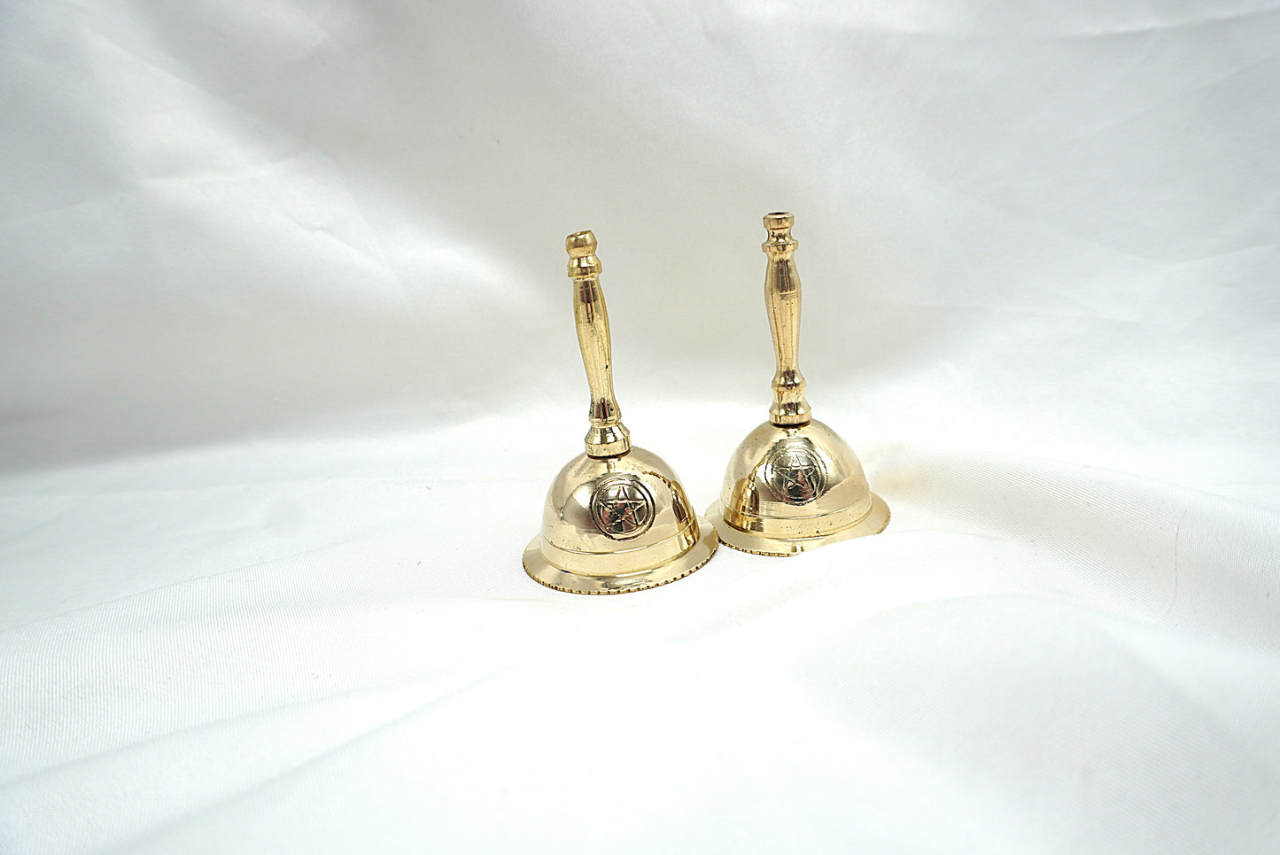 CLOCHE EN LAITON