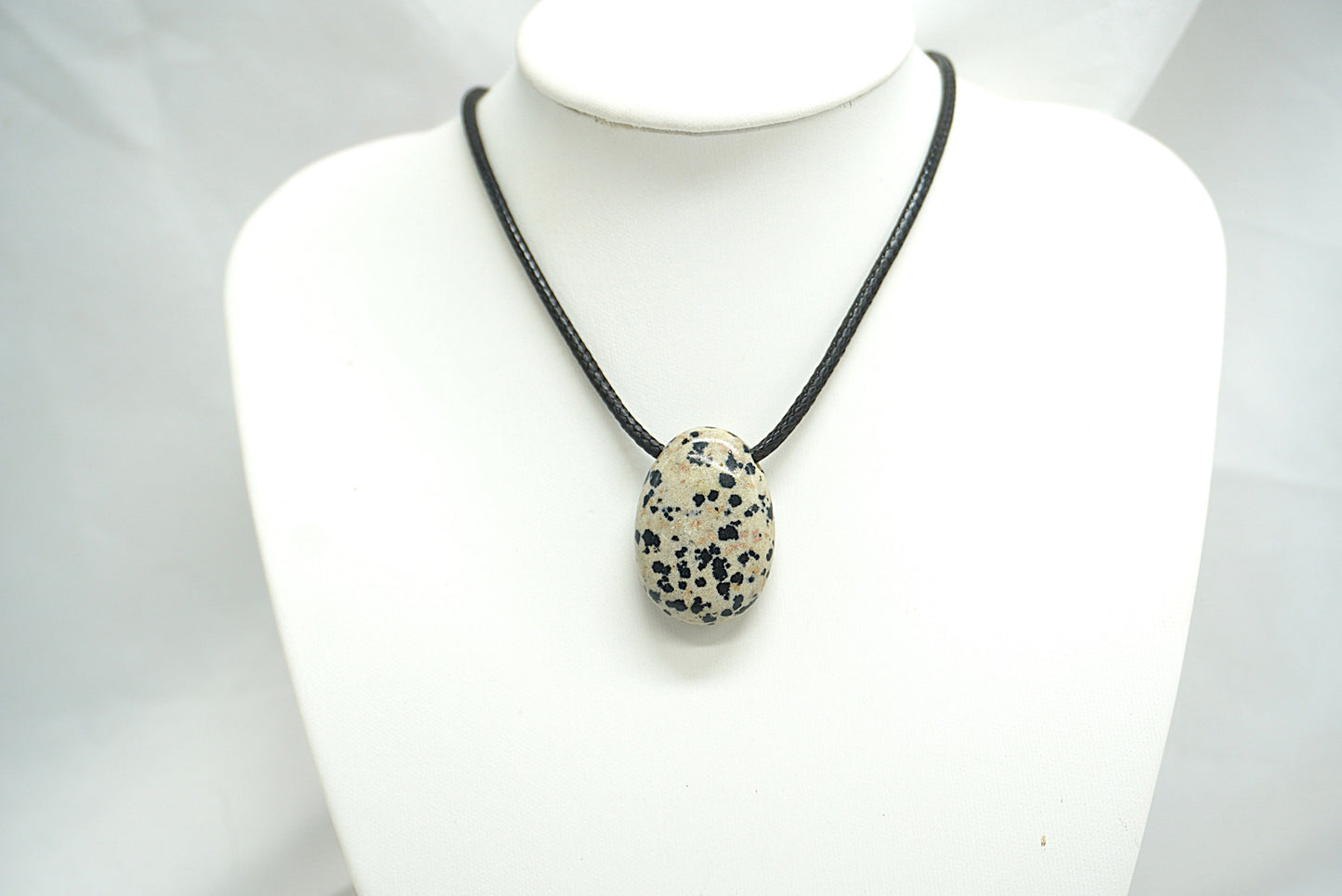 PENDENTIF PIERRE PERCEE JASPE DALMATIEN