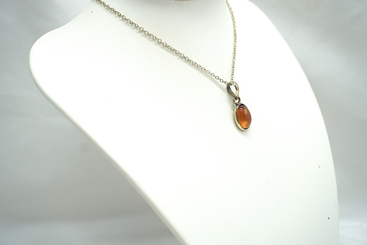 PENDENTIF GRENAT HESSONITE CERCLÉ