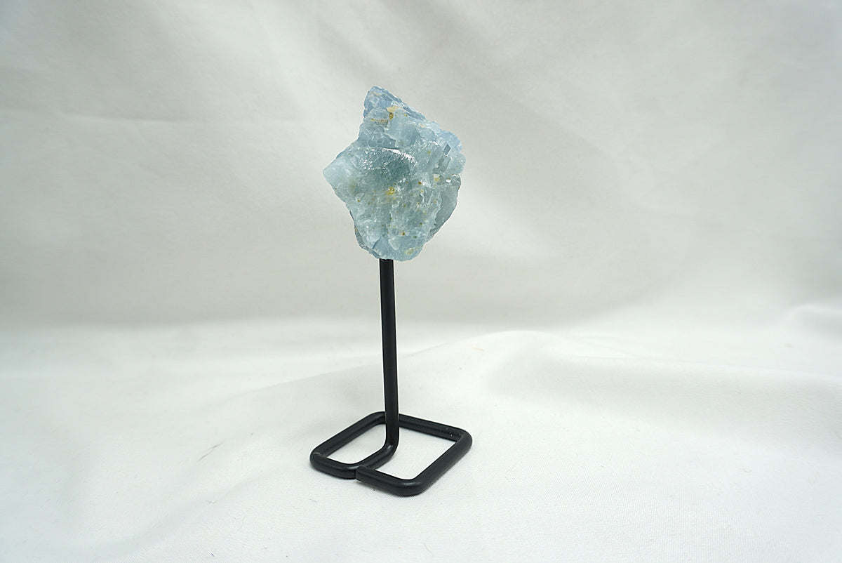 CALCITE BLEUE BRUT SUR SOCLE