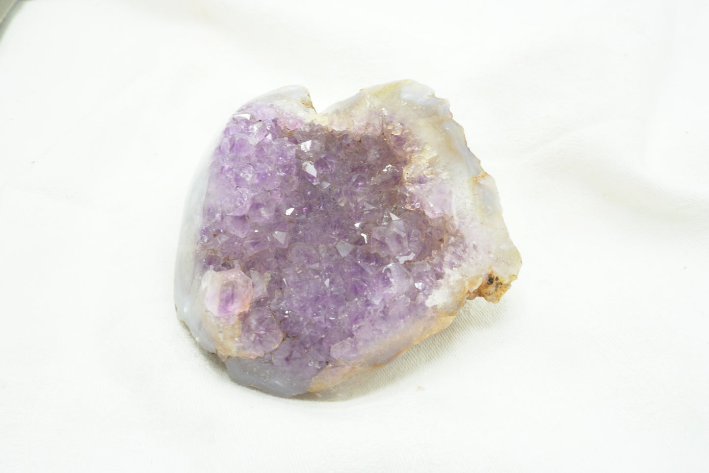 GEODE D'AMETHYSTE SUR GANGUE D'AGATE (302 grammes)