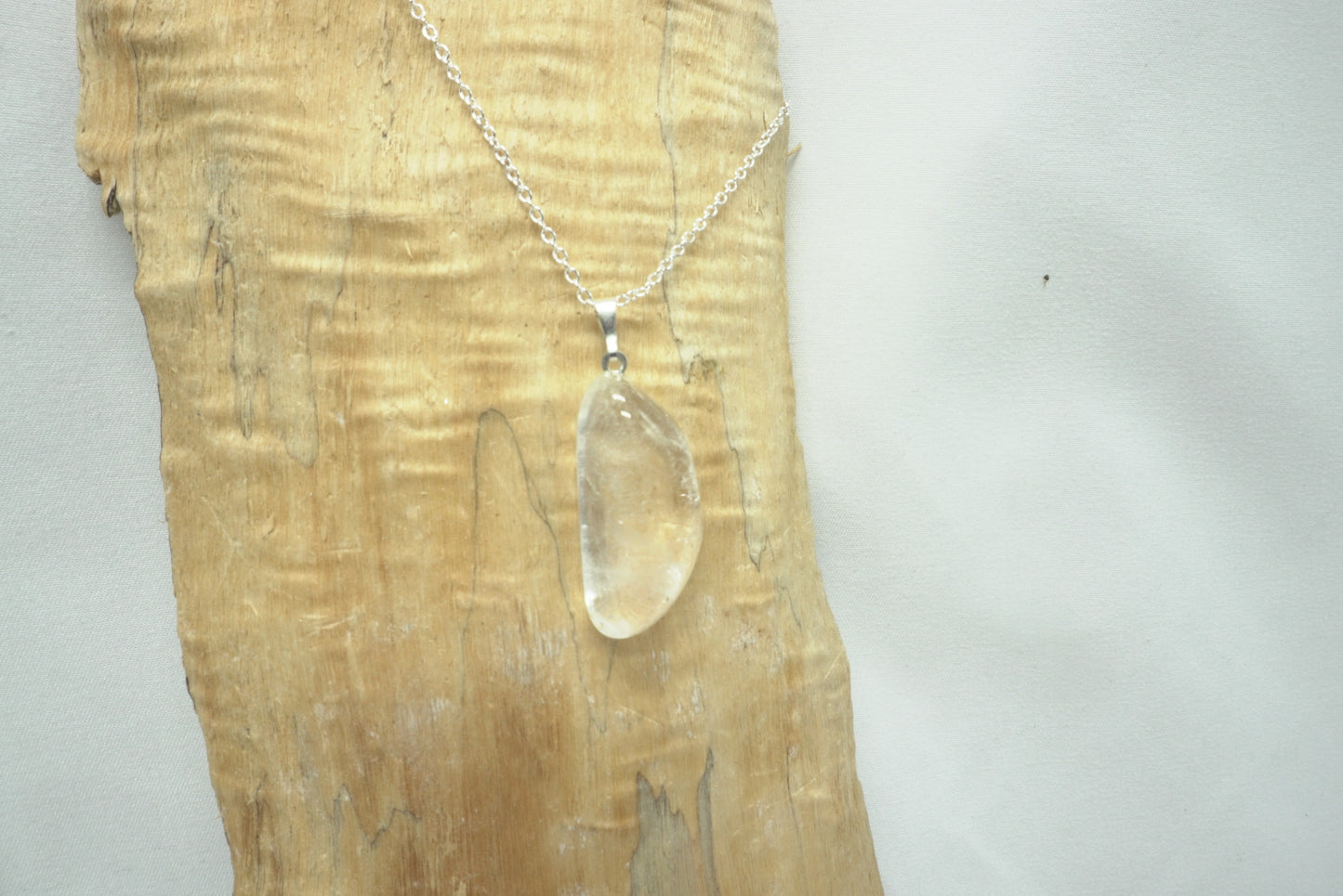 PENDENTIF CRISTAL DE ROCHE PIERRE ROULEE
