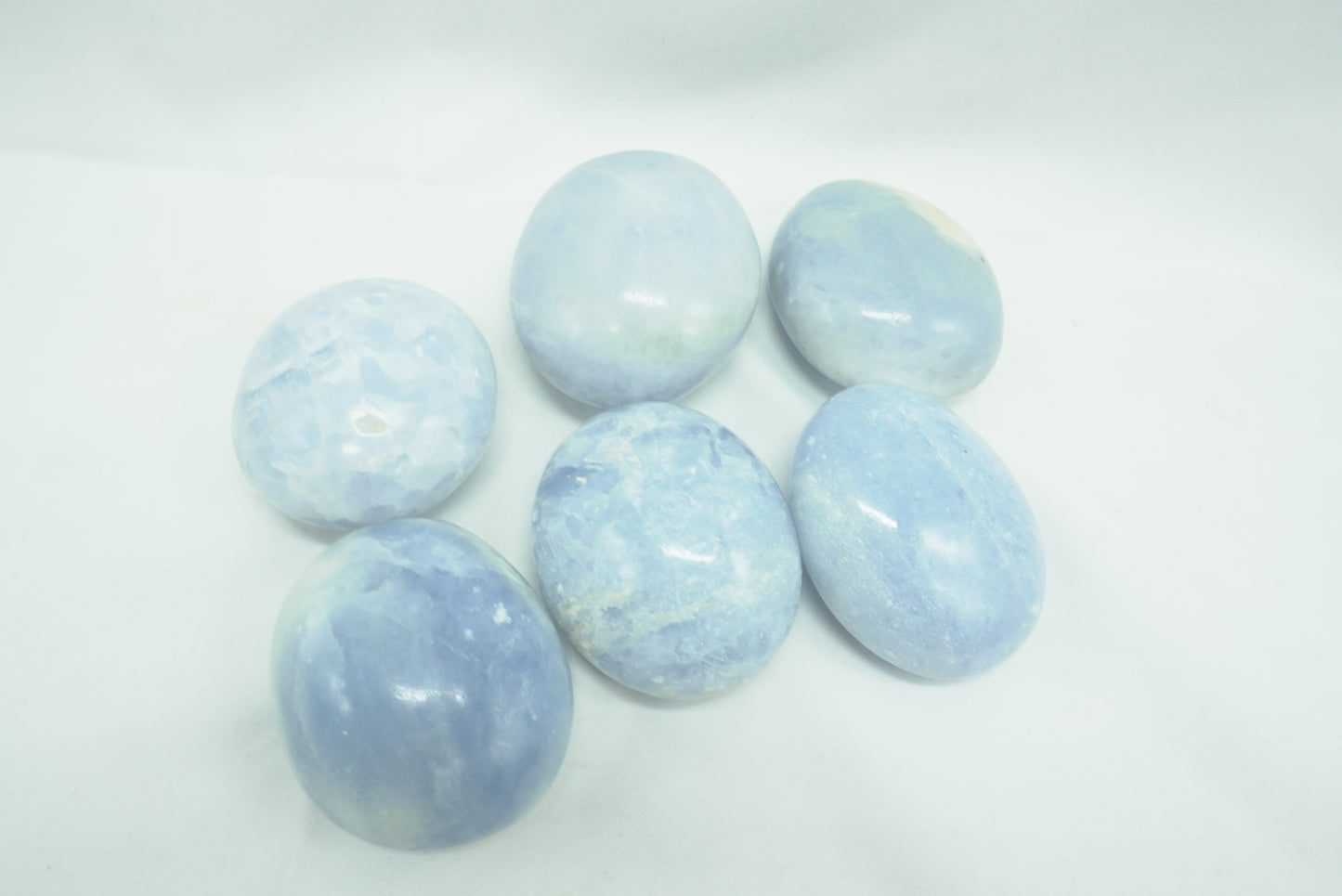 GALET CALCITE BLEUE (+ de 150 grammes)