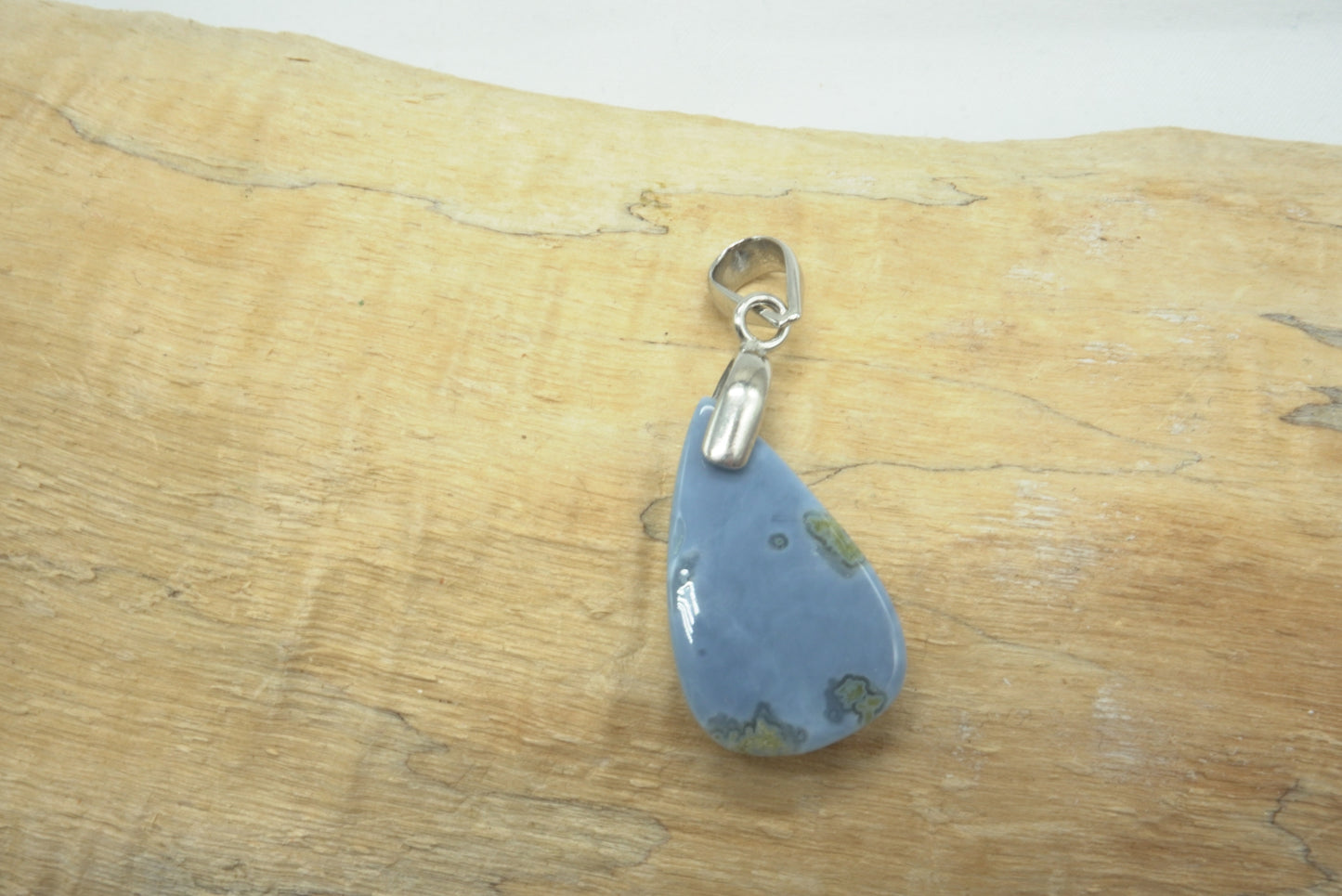 PENDENTIF OPALE BLEUE (Bélière argent)