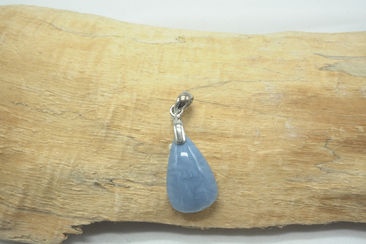PENDENTIF OPALE BLEUE (Bélière argent)