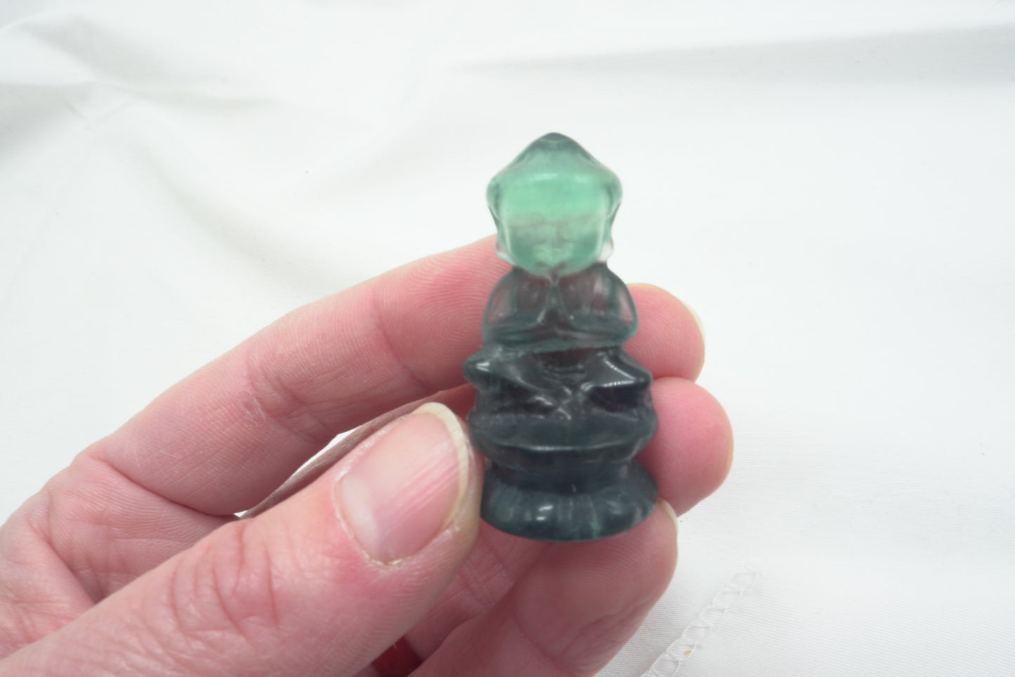 BOUDDHA SUR SOCLE FLUORITE MULTICOLORE