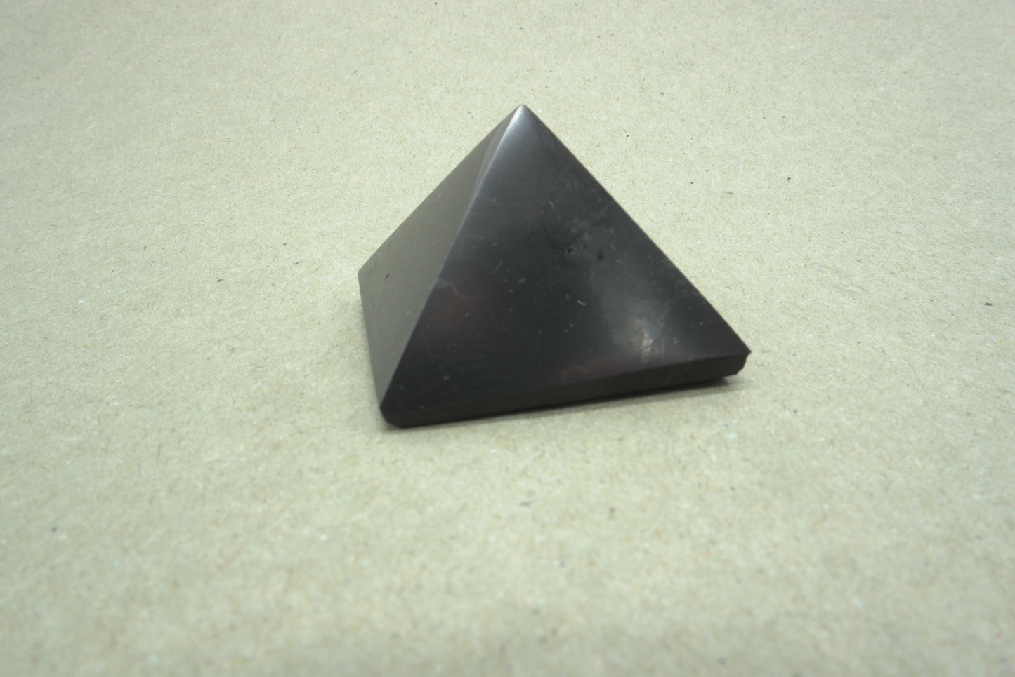 PYRAMIDE SHUNGITE