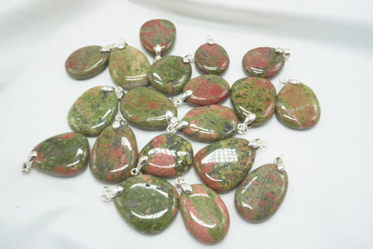 PENDENTIF PIERRE PLATE UNAKITE