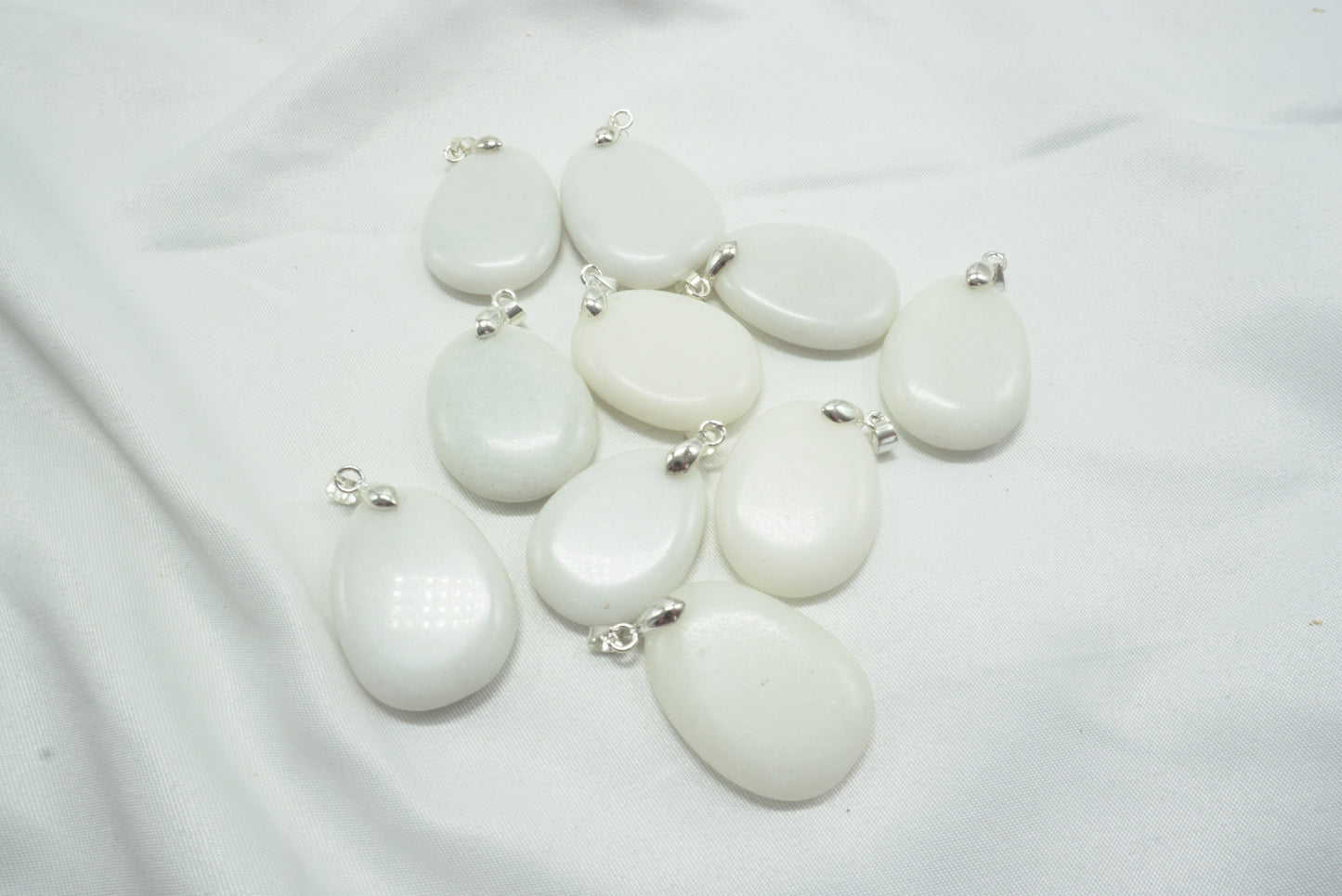 PENDENTIF PIERRE PLATE JADE BLANC