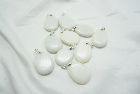 PENDENTIF PIERRE PLATE JADE BLANC