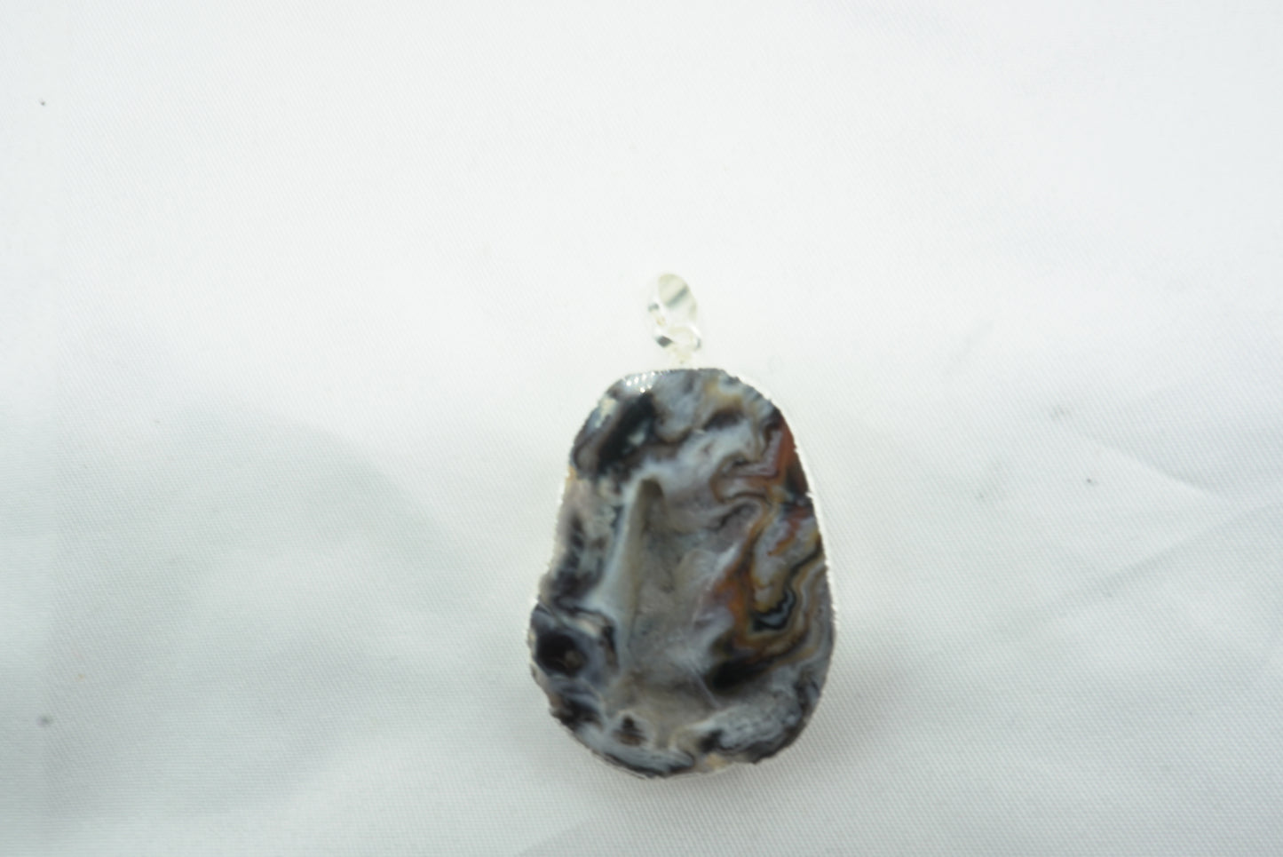 PENDENTIF AGATE CRISTALLISEE (15 grammes)