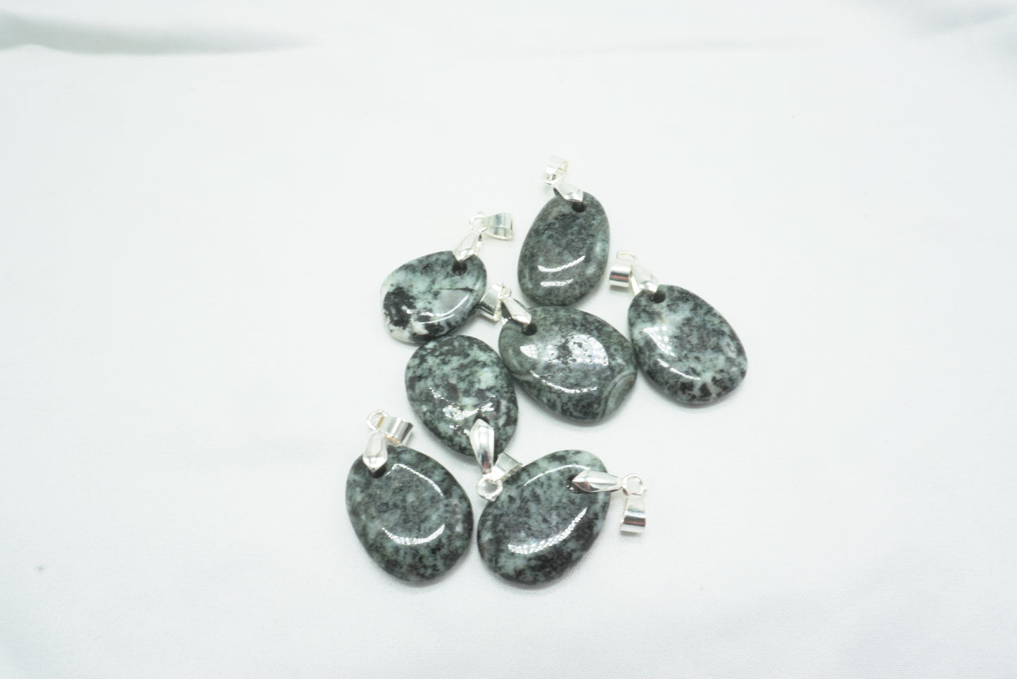 PENDENTIF PIERRE PLATE DIORITE ORBICULAIRE