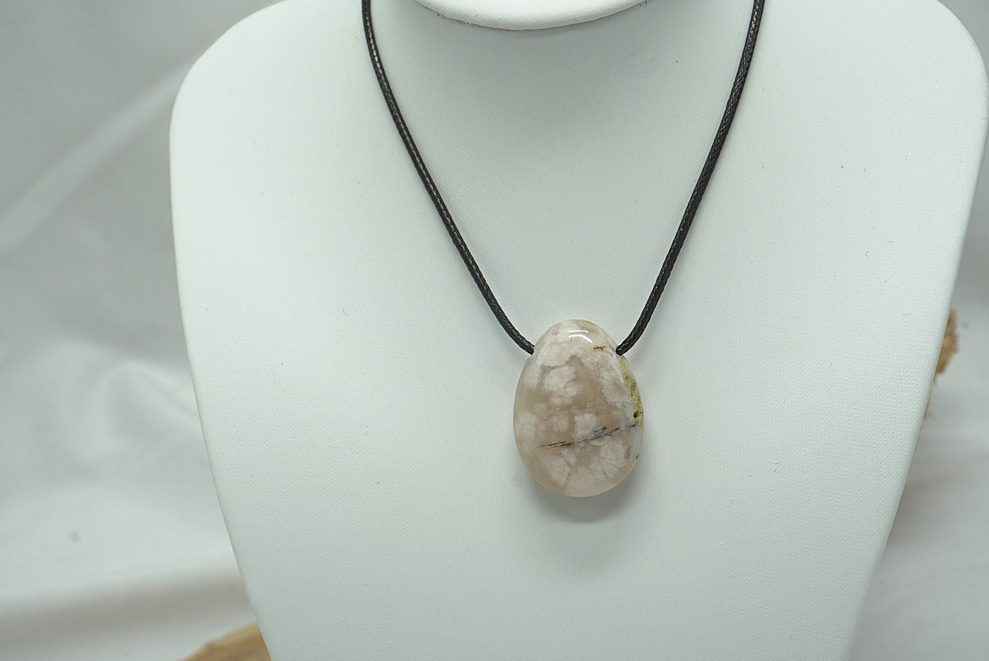 PENDENTIF PIERRE PERCEE AGATE FLEUR