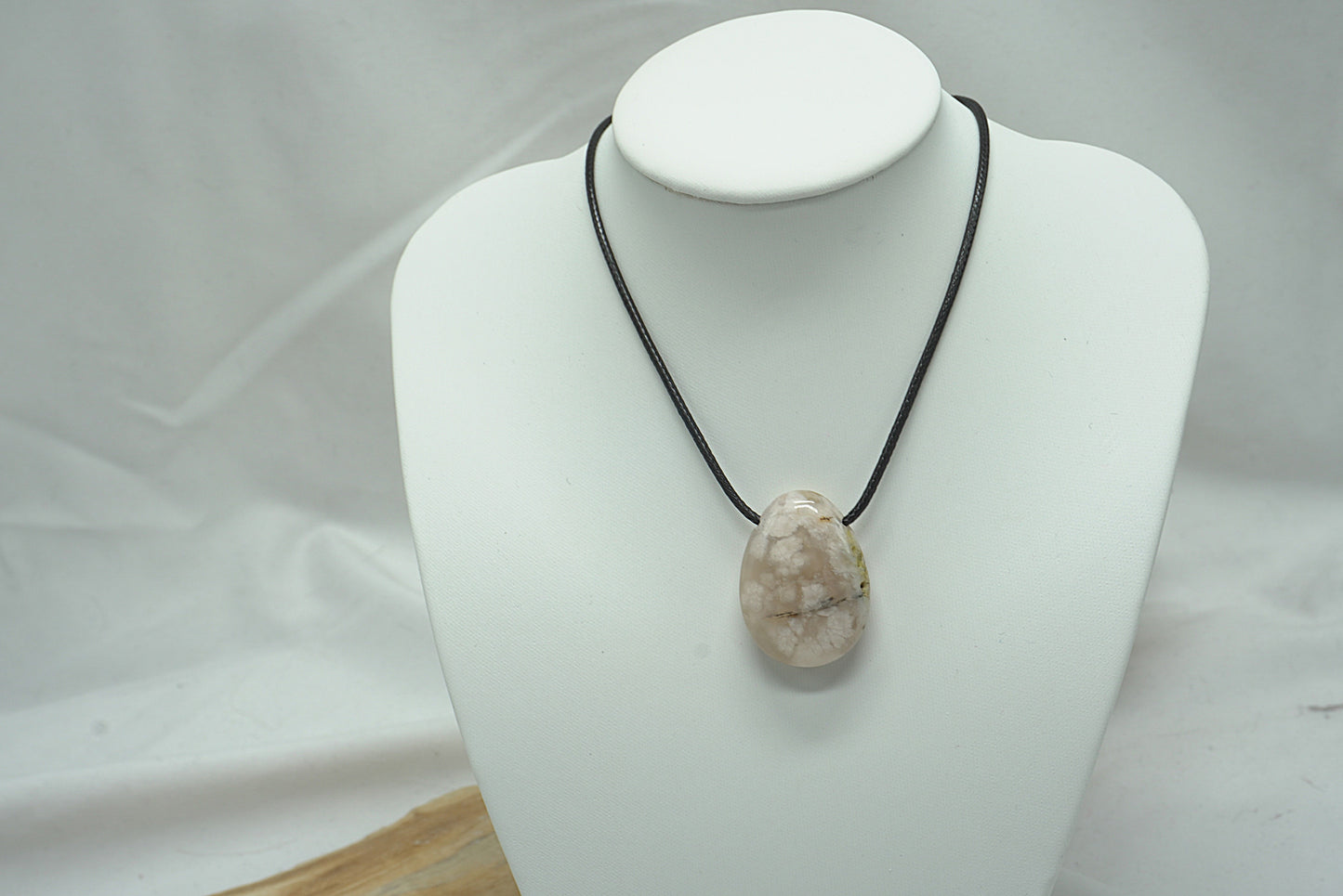 PENDENTIF PIERRE PERCEE AGATE FLEUR