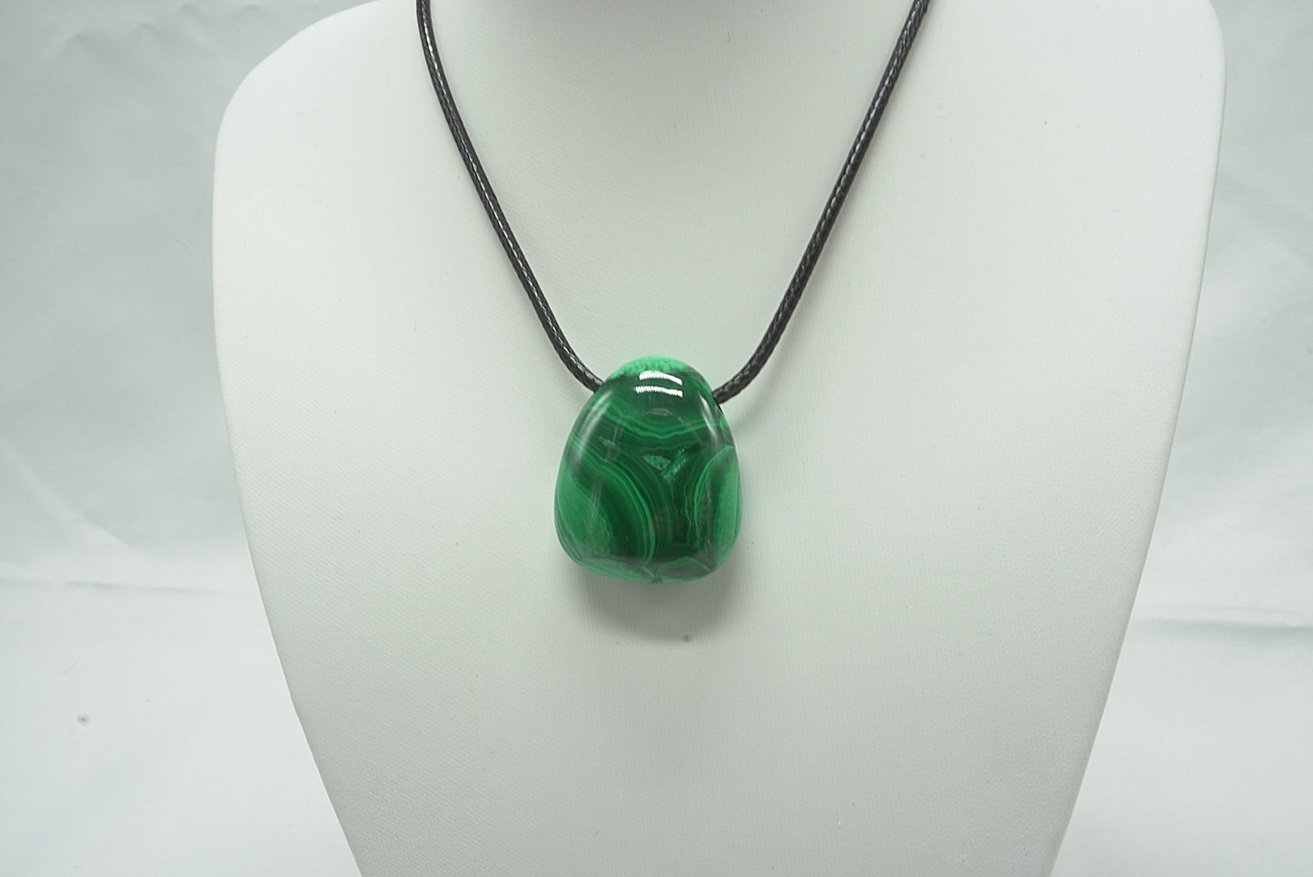 PENDENTIF PIERRE PERCEE MALACHITE