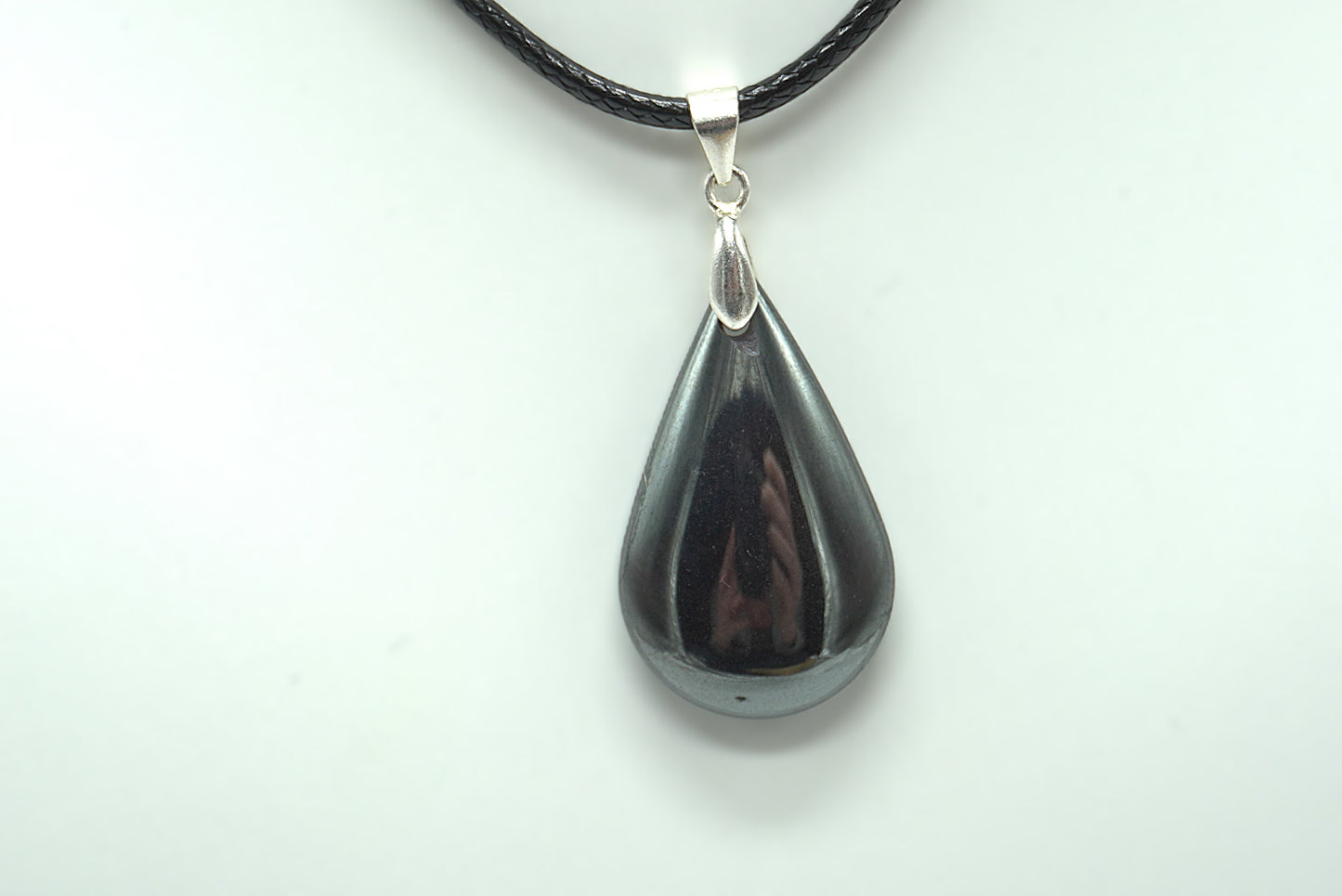 PENDENTIF GOUTTE HEMATITE BELIERE ARGENT