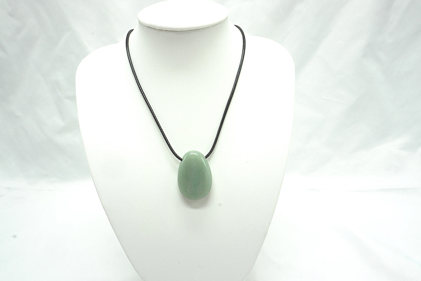PENDENTIF PIERRE PERCEE AVENTURINE VERTE
