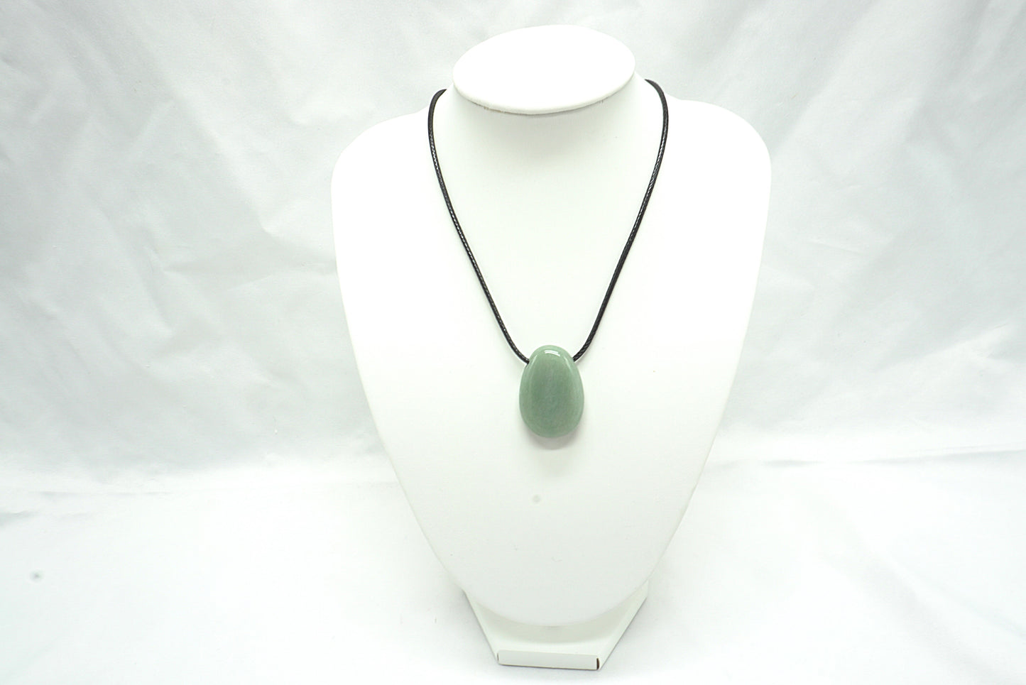 PENDENTIF PIERRE PERCEE AVENTURINE VERTE