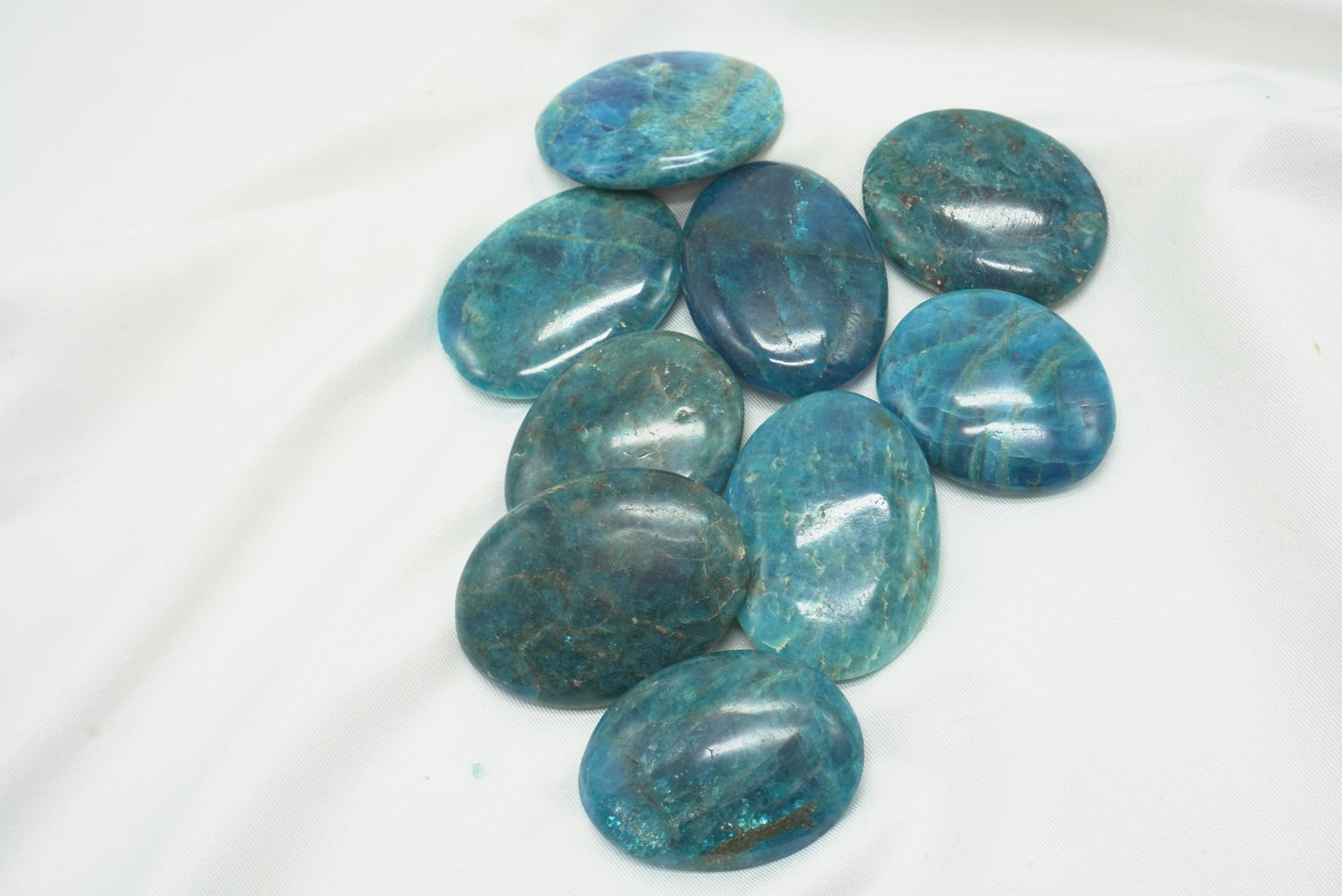 GALET PLAT APATITE BLEUE