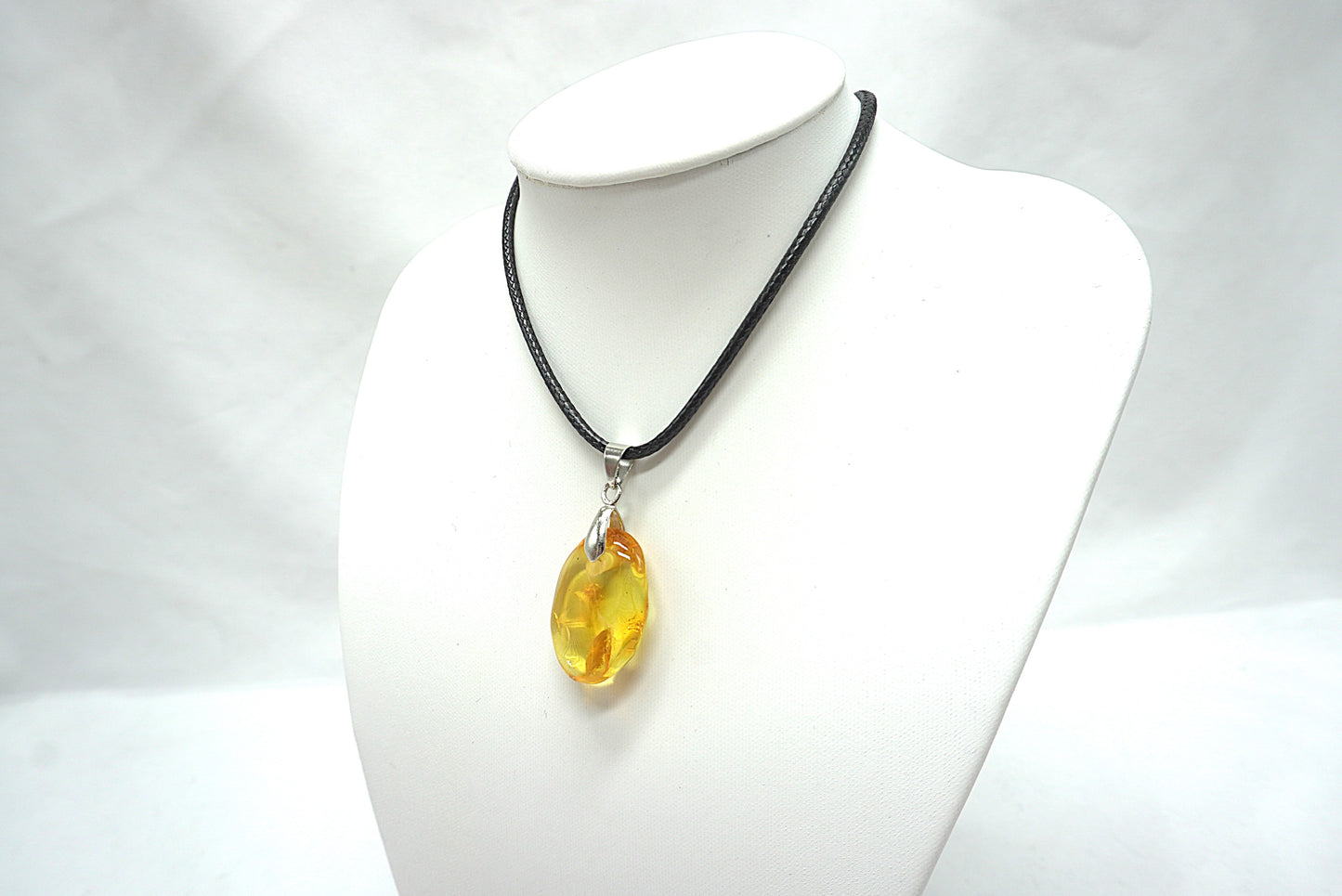 PENDENTIF PIERRE ROULEE AMBRE