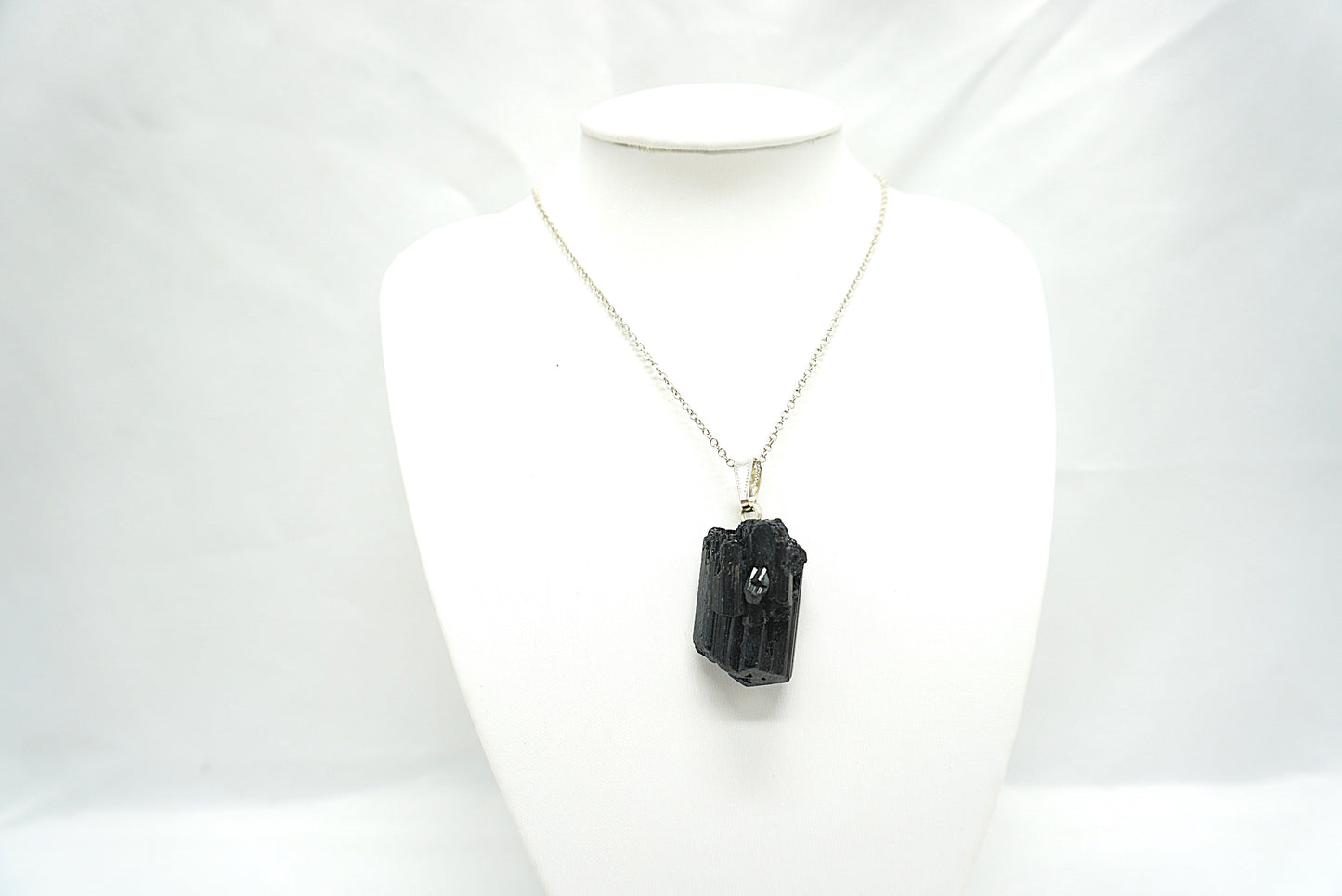 PENDENTIF TOURMALINE NOIRE BRUTE