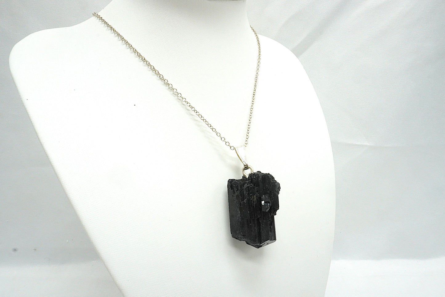 PENDENTIF TOURMALINE NOIRE BRUTE