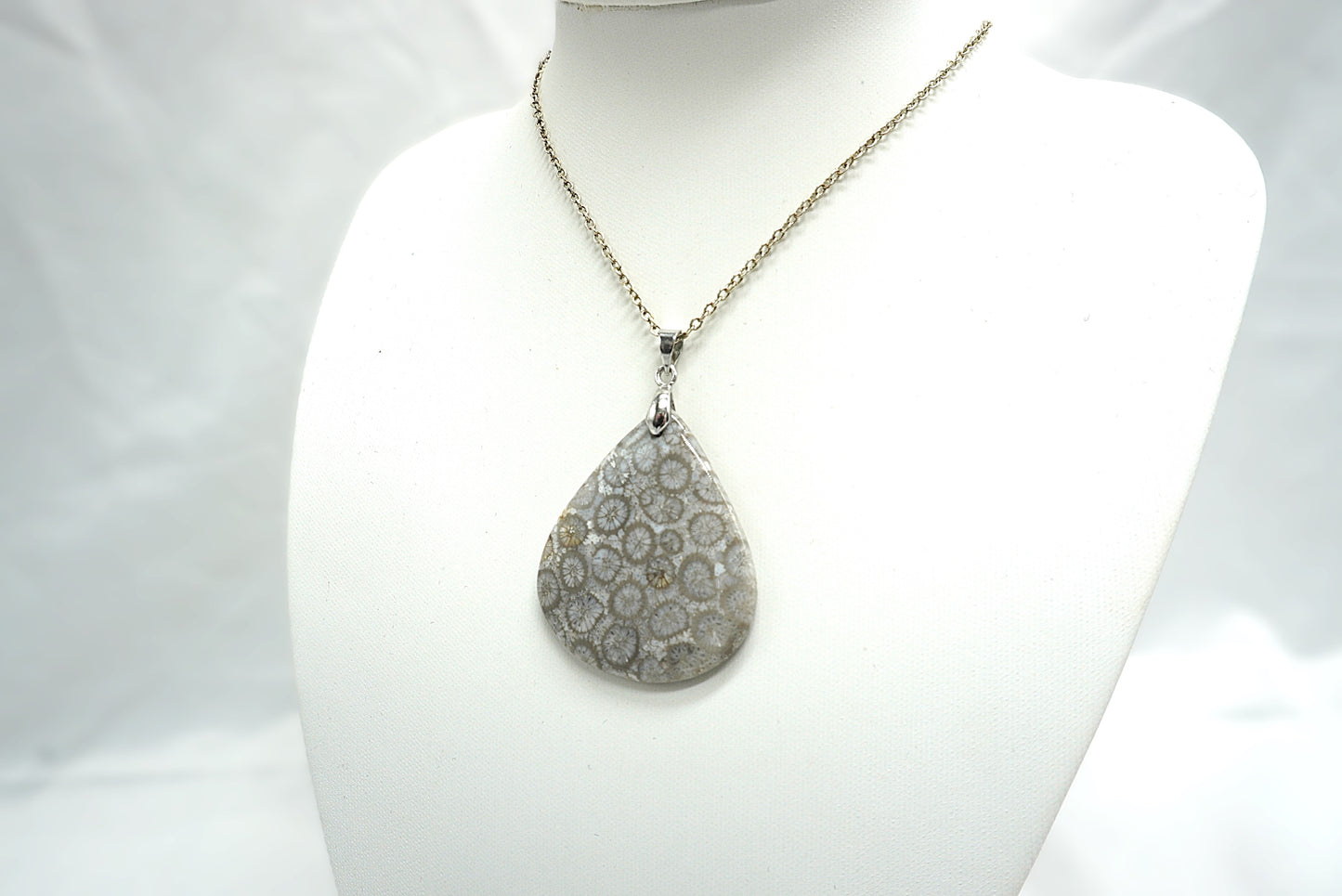 PENDENTIF CORAIL FOSSILISE