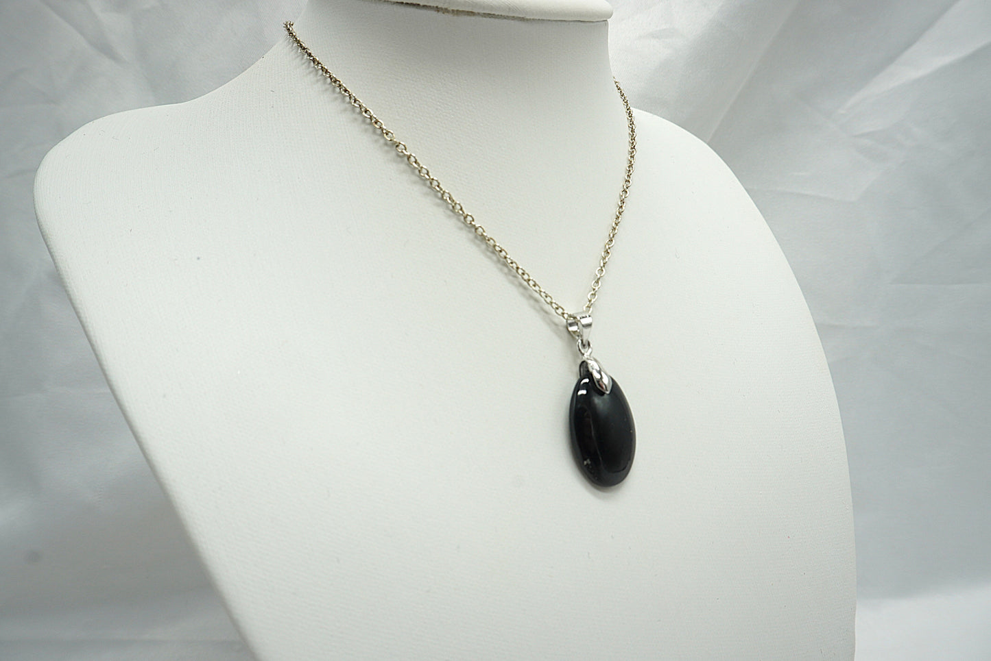 PENDENTIF SPINELLE NOIR