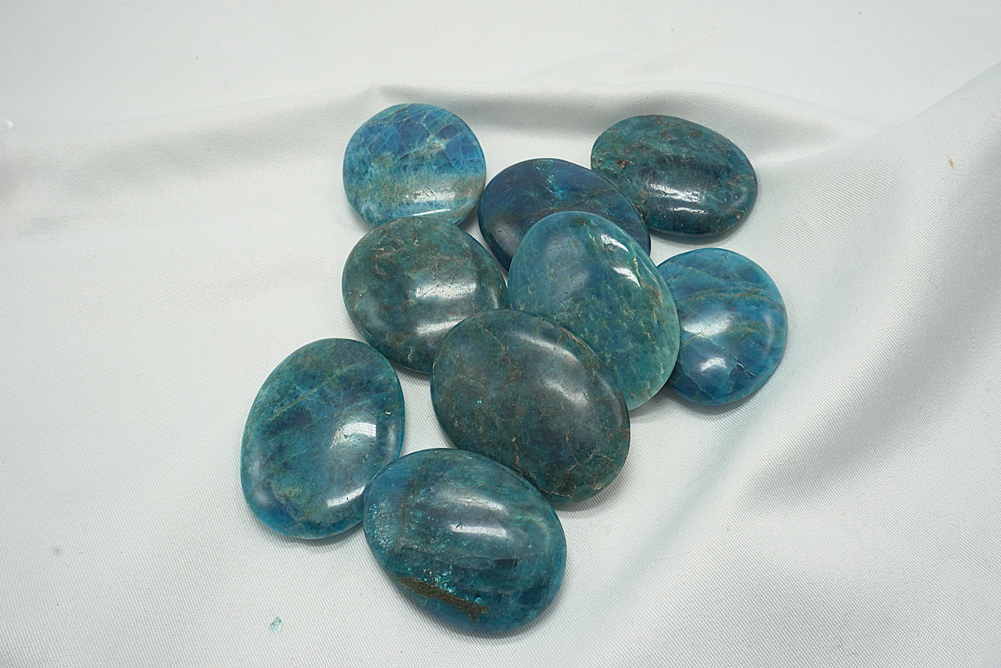 GALET PLAT APATITE BLEUE