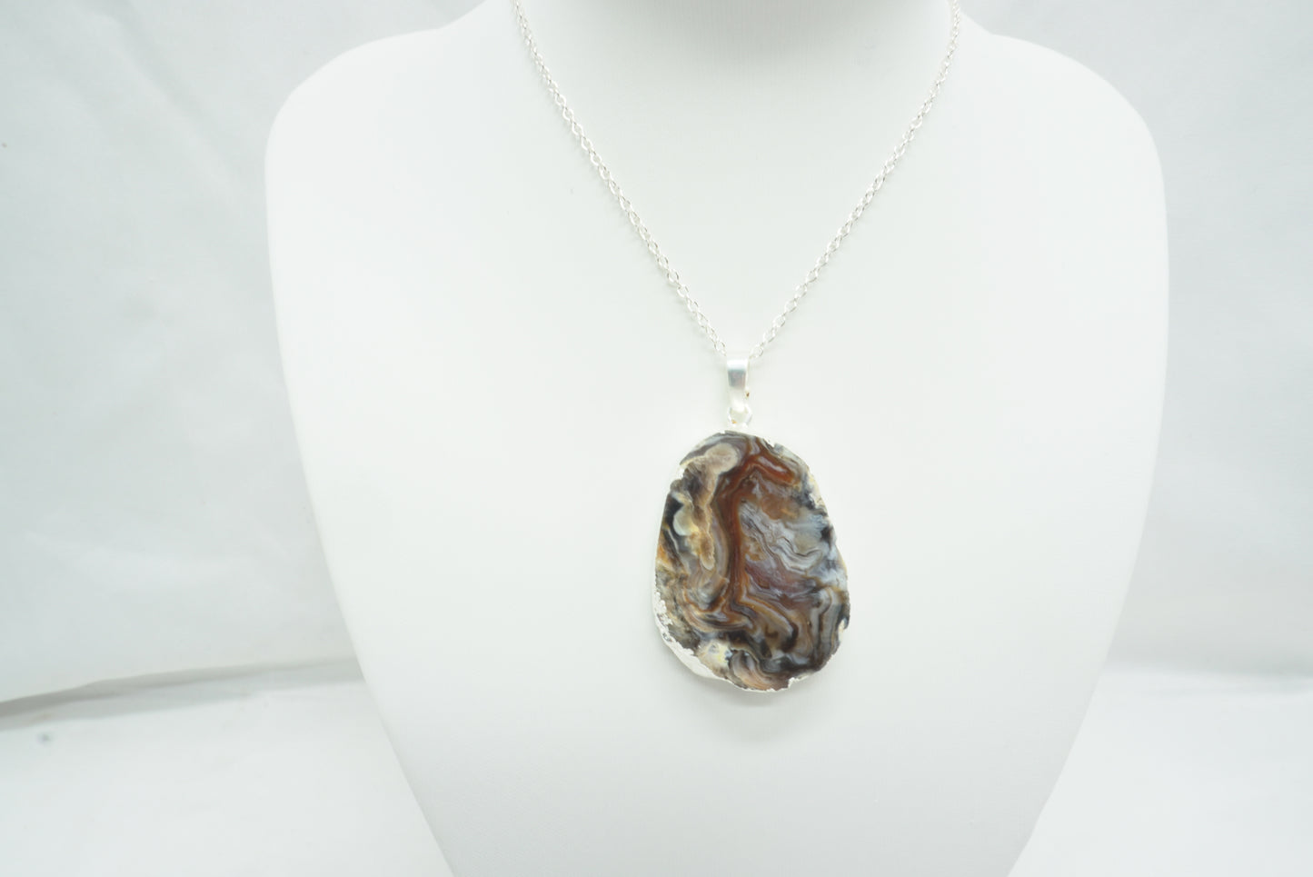 PENDENTIF AGATE CRISTALLISEE (15 grammes)
