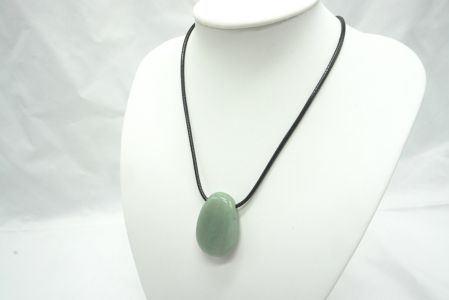 PENDENTIF PIERRE PERCEE AVENTURINE VERTE