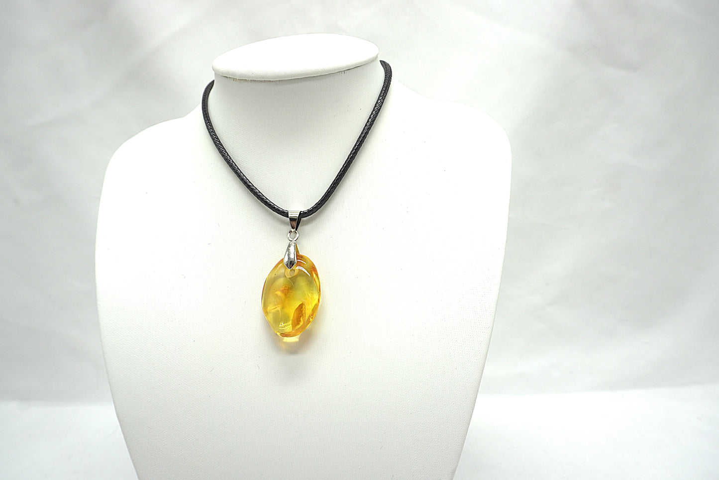 PENDENTIF PIERRE ROULEE AMBRE