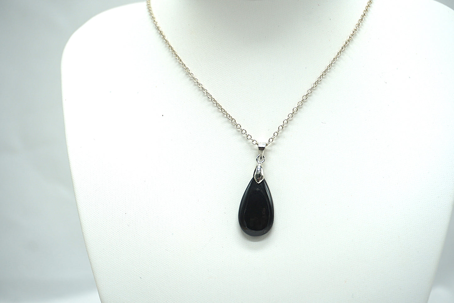 PENDENTIF SPINELLE NOIR