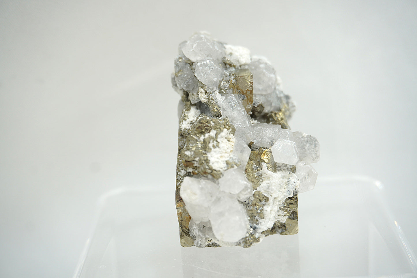 PYRITE ET APATITE BLANCHE (63 grammes)