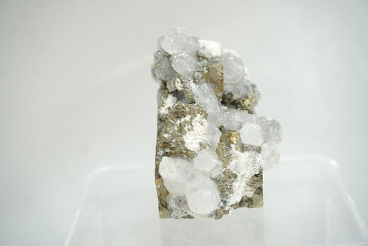 PYRITE ET APATITE BLANCHE (63 grammes)
