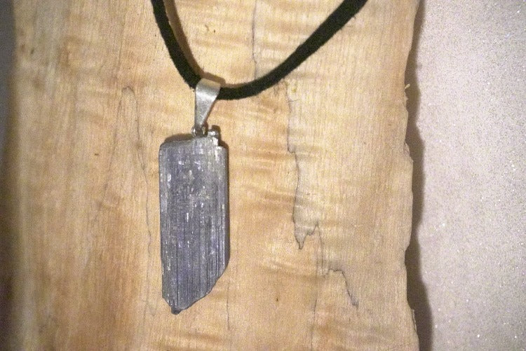 PENDENTIF CYANITE BLEUE BRUTE