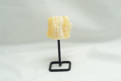 CALCITE ORANGE BRUT SUR SOCLE