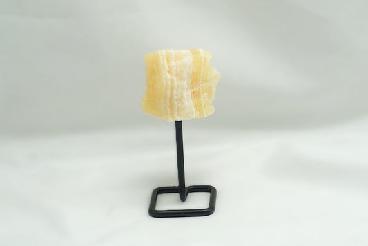 CALCITE ORANGE BRUT SUR SOCLE