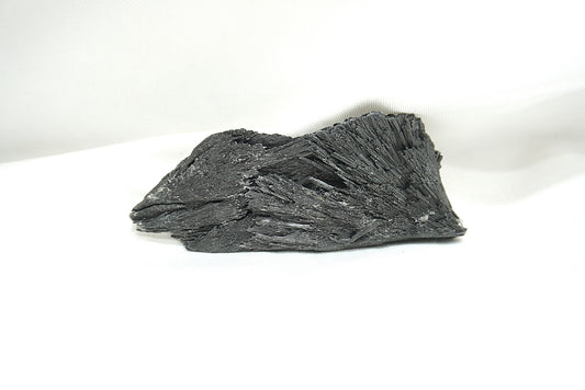 CYANITE NOIRE BRUTE (25 grammes)