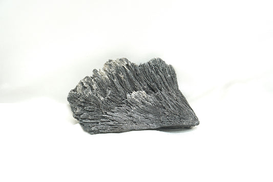 CYANITE NOIRE BRUTE (52 grammes)
