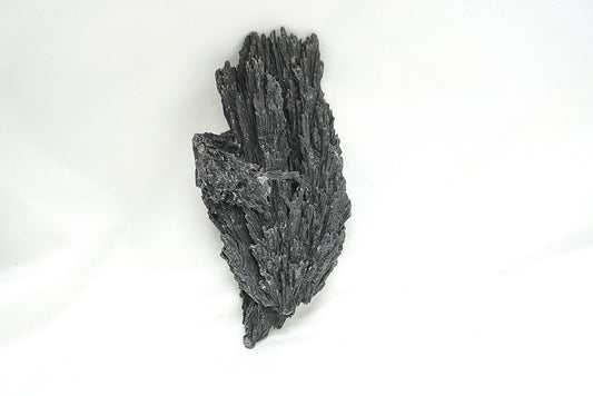 CYANITE NOIRE BRUTE (59 grammes)