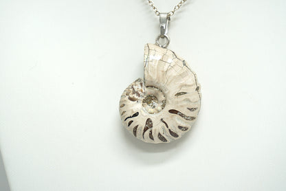 PENDENTIF AMMONITE BLANCHE