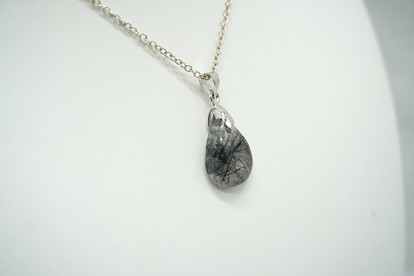 PENDENTIF QUARTZ TOURMALINE (ref 1)