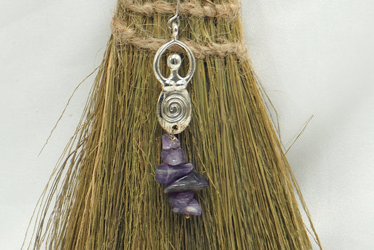 BALAI DE SORCIERE EN GENET NATUREL ET AMETHYSTE