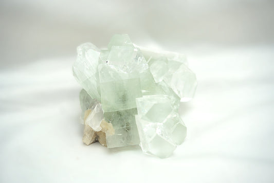 APOPHYLLITE VERTE BRUT (81 grammes)