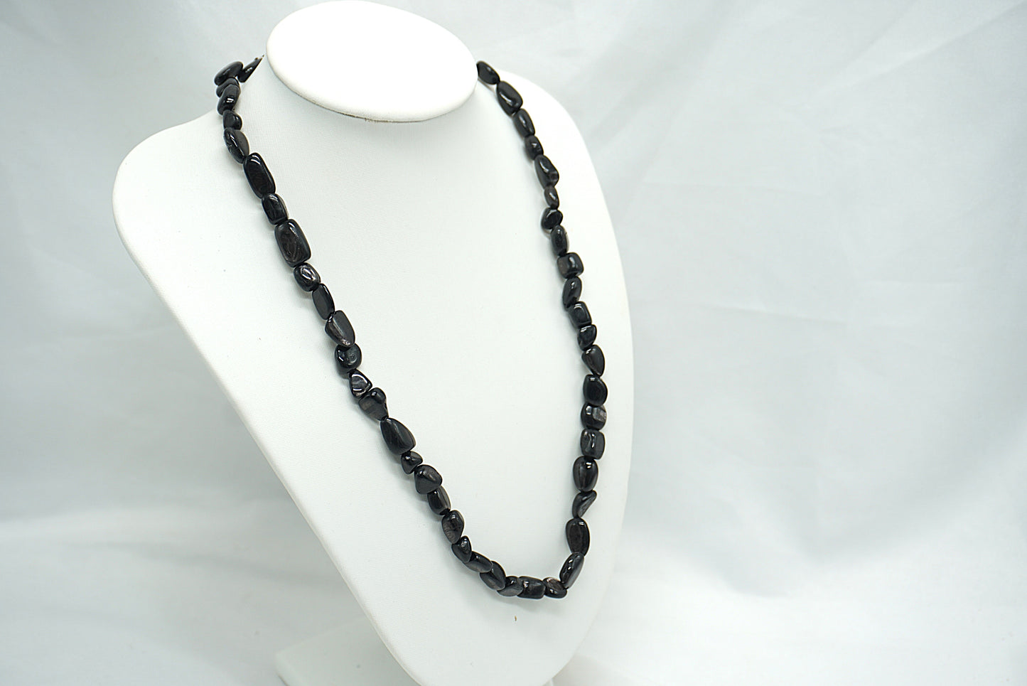 COLLIER GRAINS HYPERSTHENE