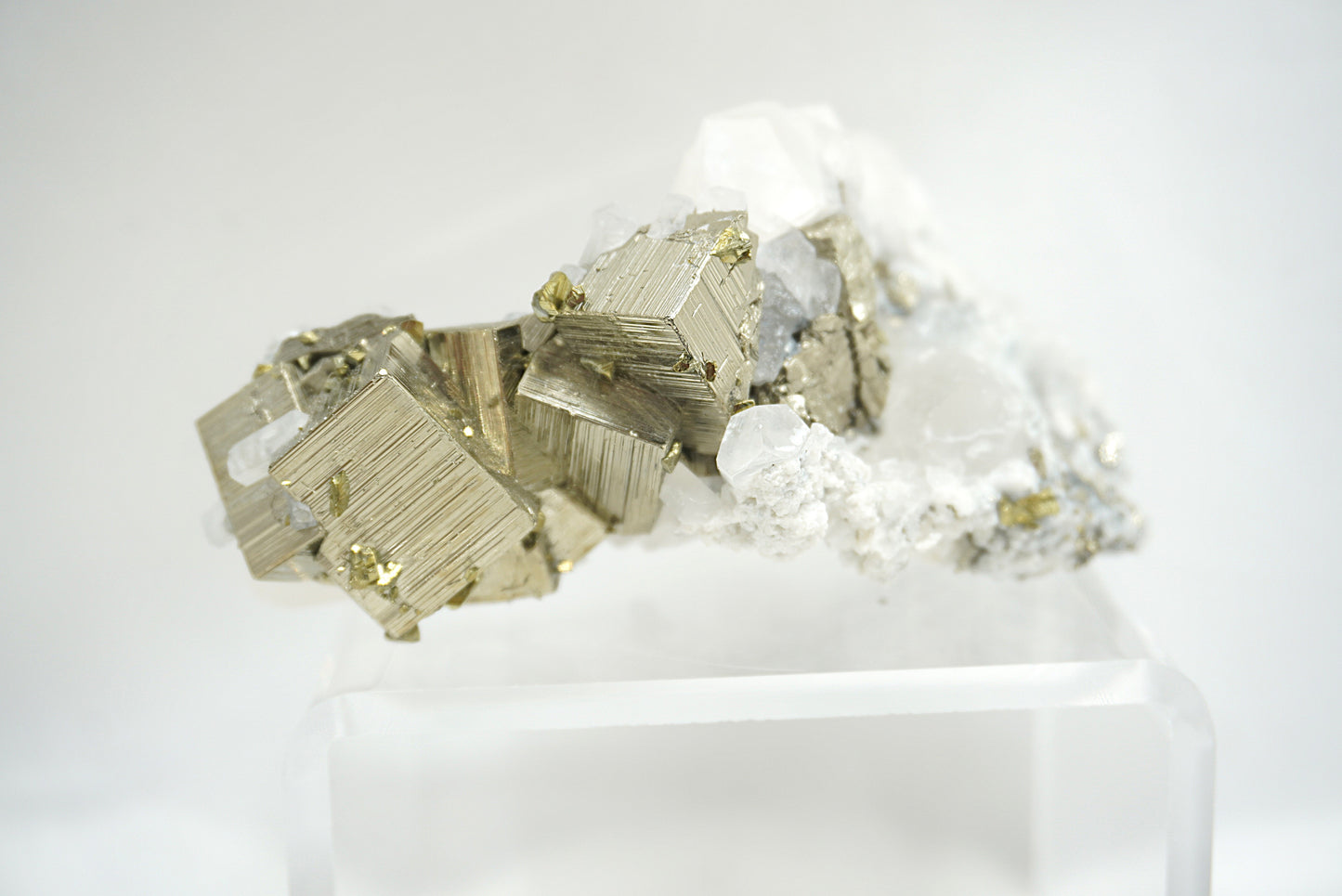 PYRITE ET APATITE BLANCHE (158 grammes)