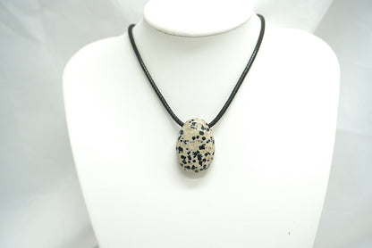 PENDENTIF PIERRE PERCEE JASPE DALMATIEN